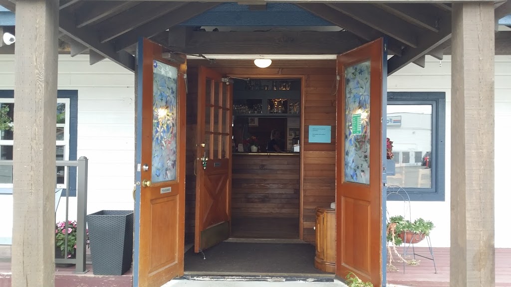 Harrison Corner Cafe | 310 Hot Springs Rd, Harrison Hot Springs, BC V0M 1K0, Canada | Phone: (604) 491-4429