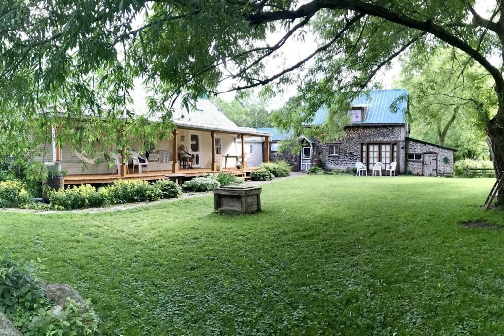 La poule et la paille | 2745 Rang des Trente, Saint-Jean-Baptiste, QC J0L 2B0, Canada | Phone: (514) 653-3214