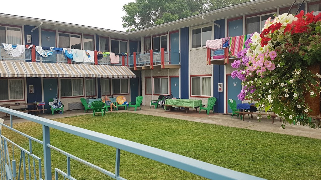 Bowmont Motel | 80 Riverside Dr, Penticton, BC V2A 5Y3, Canada | Phone: (250) 490-0231
