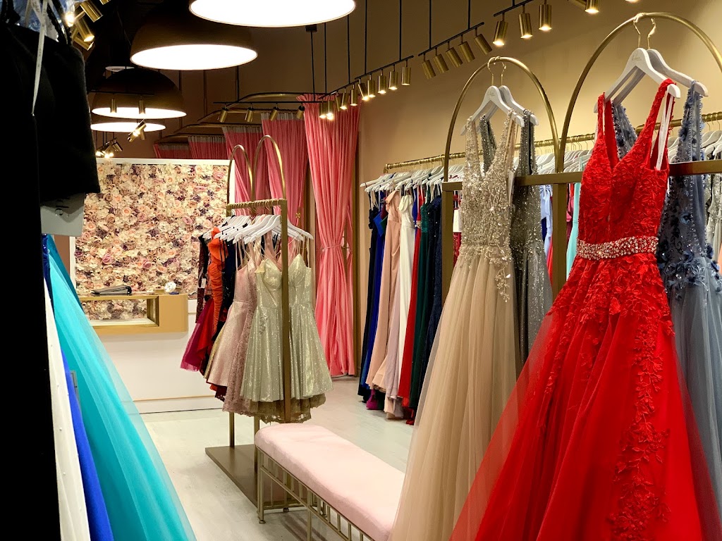 La Maison Prom and Evening | 2900 Gibford Dr #110, Ottawa, ON K1V 2R4, Canada | Phone: (613) 738-7700