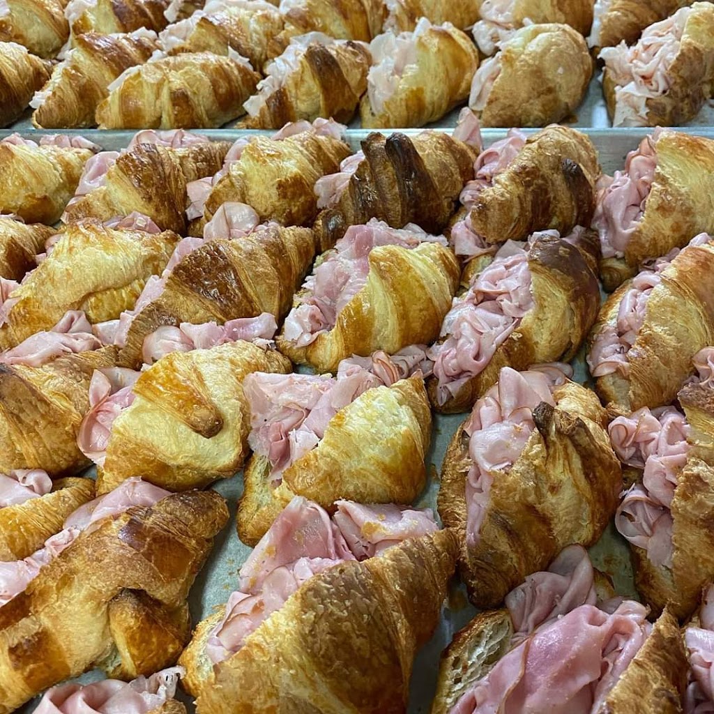 Chef Pauls Catering | 6000 Marineland Pkwy, Niagara Falls, ON L2G 0H3, Canada | Phone: (905) 682-2433