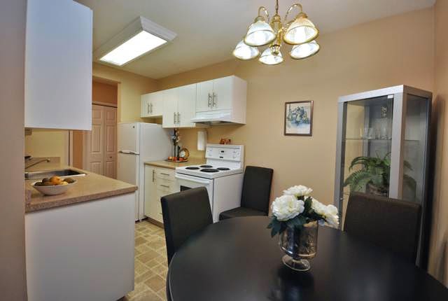 Fraser Manor Apartments | 1922 Pandosy St, Kelowna, BC V1Y 1R5, Canada | Phone: (250) 862-8850