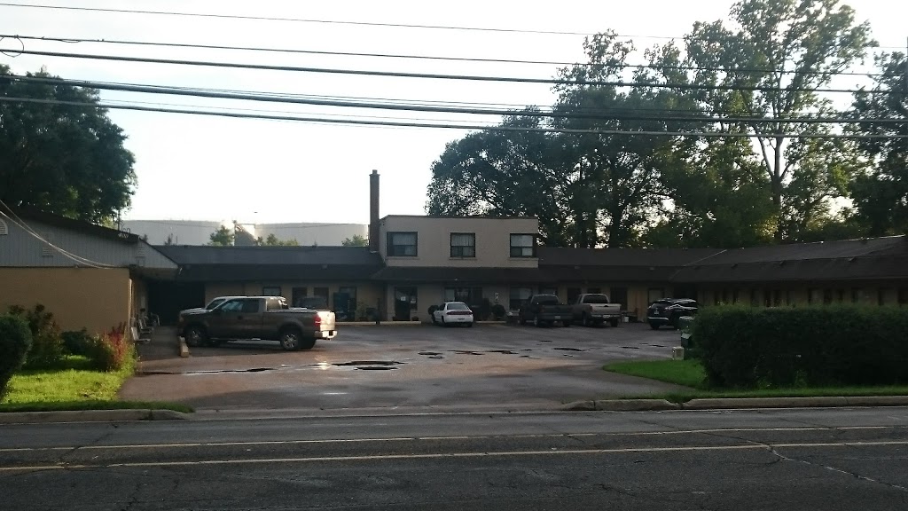 Beach Motor Inn Motel | 400 Beach Blvd, Hamilton, ON L8H 6W7, Canada | Phone: (905) 547-8906