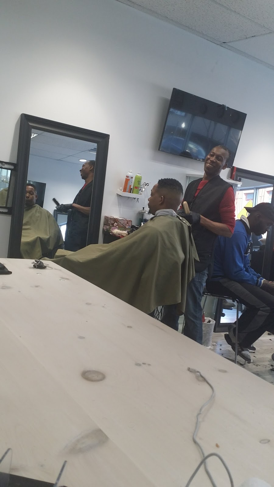 Falls Barber Shop | 5832 Ferry St, Niagara Falls, ON L2G 1S9, Canada | Phone: (289) 271-8353