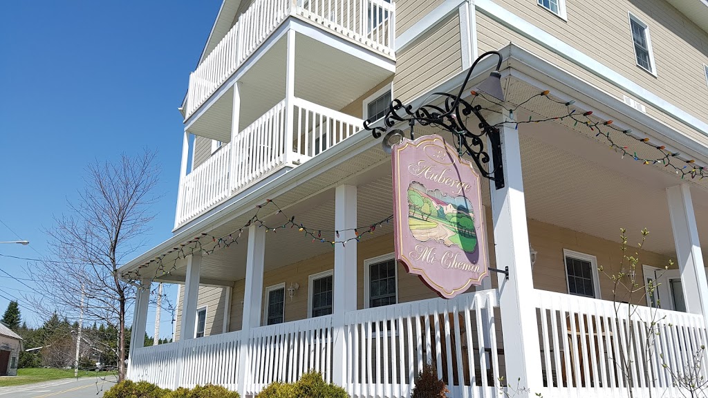 Auberge Mi-Chemin | 32 Rue de Broughton Station, Saint-Pierre-de-Broughton, QC G0N 1T0, Canada | Phone: (418) 427-2267