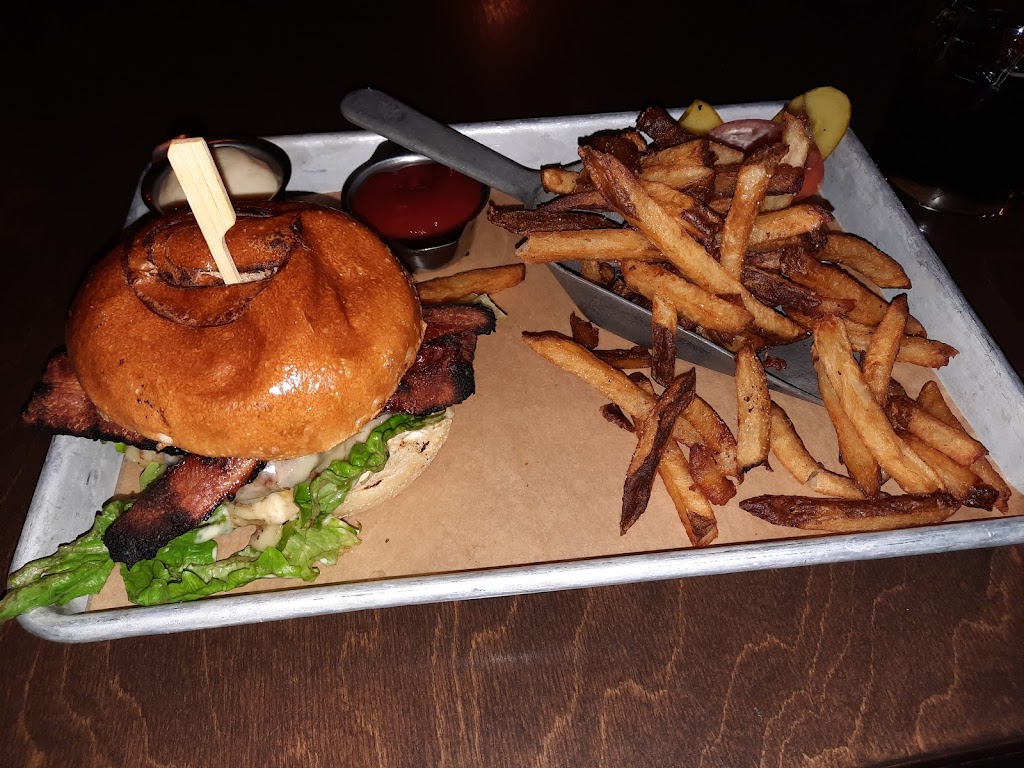 La Voie Maltée - Restaurant LUsine LABrasserie | 220 Rue des Laurentides, Chicoutimi, QC G7H 7X8, Canada | Phone: (418) 696-6887
