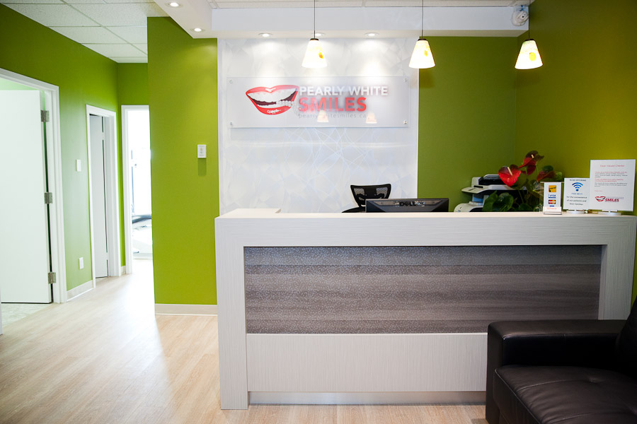Pearly White Smiles | dentist | 4430 Bathurst St #301, North York, ON M3H 3S3, Canada | 4162733626 OR +1 416-273-3626