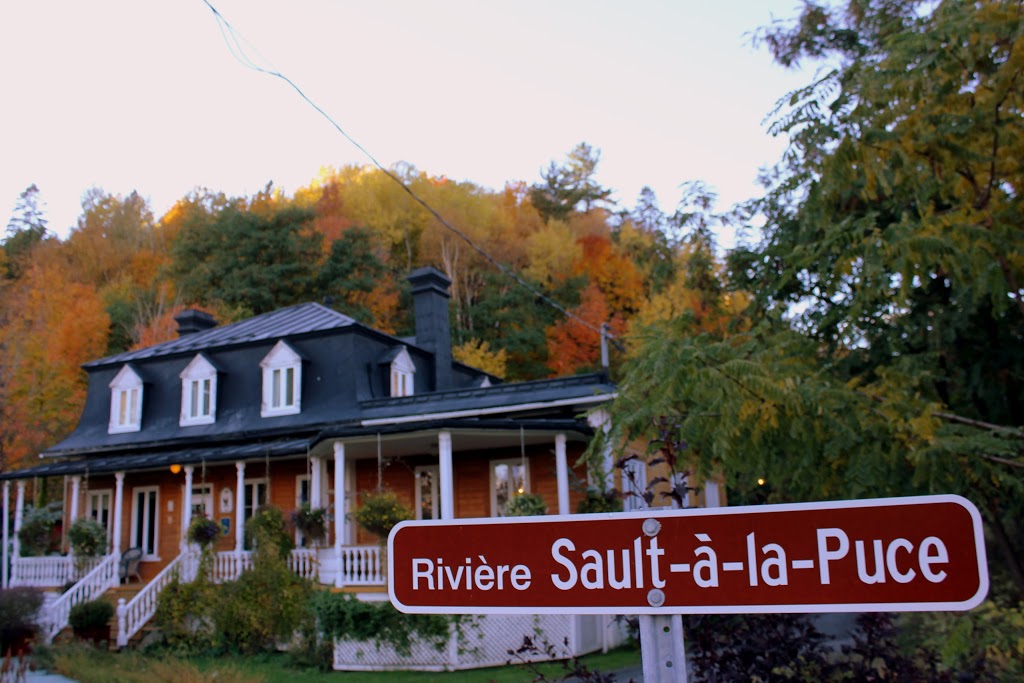 Auberge Du Sault-A-La-Puce | 8365 Ave Royale, Château-Richer, QC G0A 1N0, Canada | Phone: (418) 824-5659