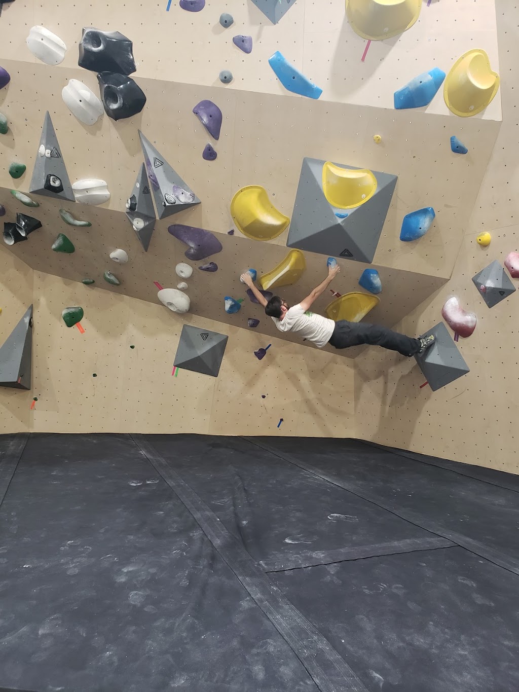 Seven Bays Bouldering | 114 Chain Lake Dr, Halifax, NS B3S 1B1, Canada | Phone: (902) 406-0662
