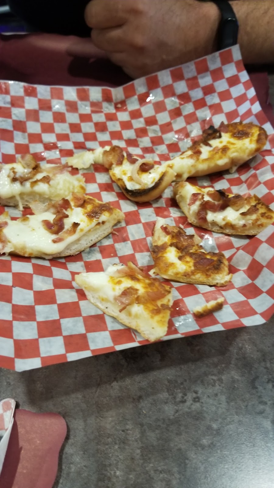 Restaurant Francoeur Pizza / Bar | 235 Rue Hérault, Mansfield-et-Pontefract, QC J0X 1R0, Canada | Phone: (819) 683-2703
