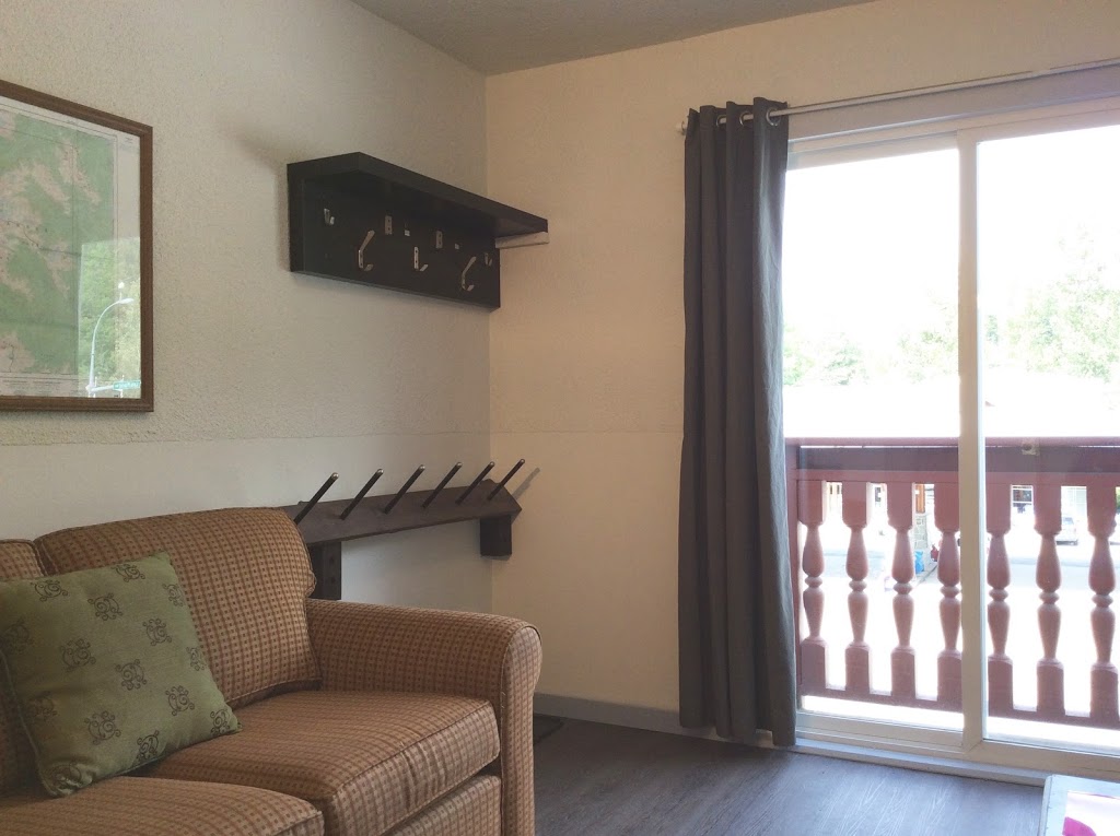 Southside Lodge | 2102 Lake Placid Rd, Whistler, BC V0N 1B2, Canada | Phone: (604) 932-3644