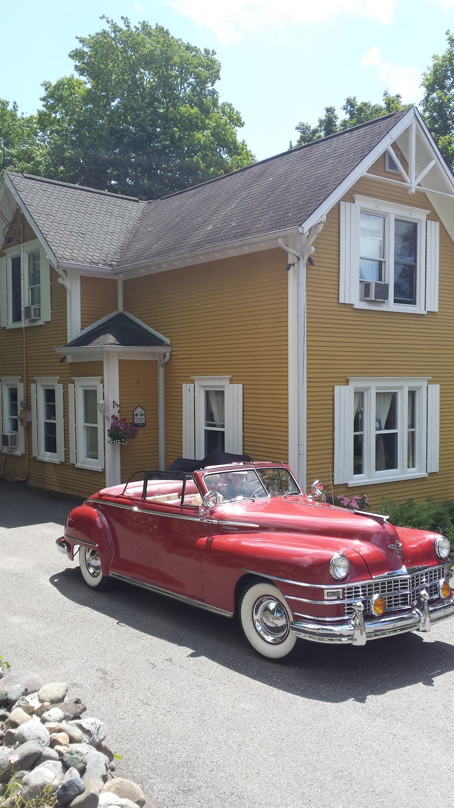 À LAncestrale B&B | 200 Rue Abbott, Magog, QC J1X 2H5, Canada | Phone: (819) 847-5555