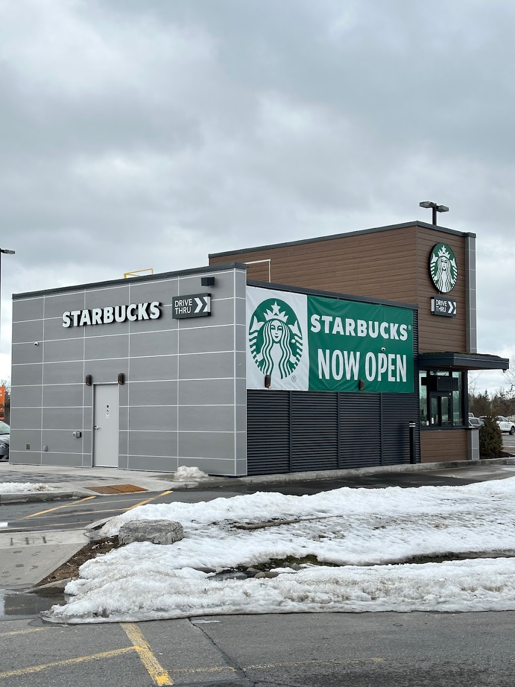 Starbucks Drive Thru | ON-401, Kingston, ON K0H 2H0, Canada | Phone: (613) 634-2300
