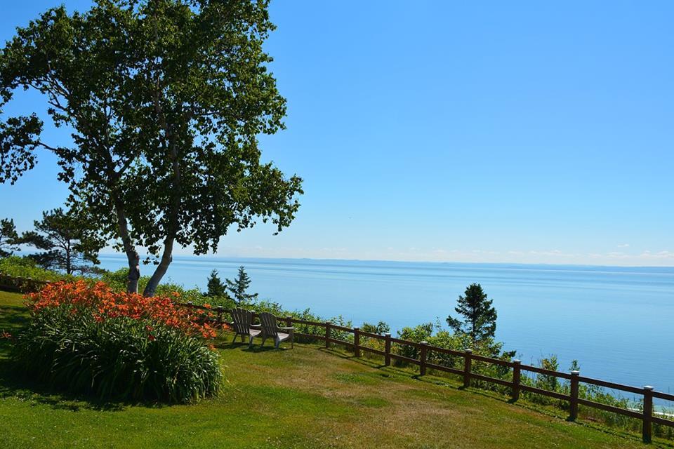 Hôtel Cap-aux-Pierres | 444 Chemin de la Baleine, La Baleine, QC G0A 2A0, Canada | Phone: (888) 554-6003