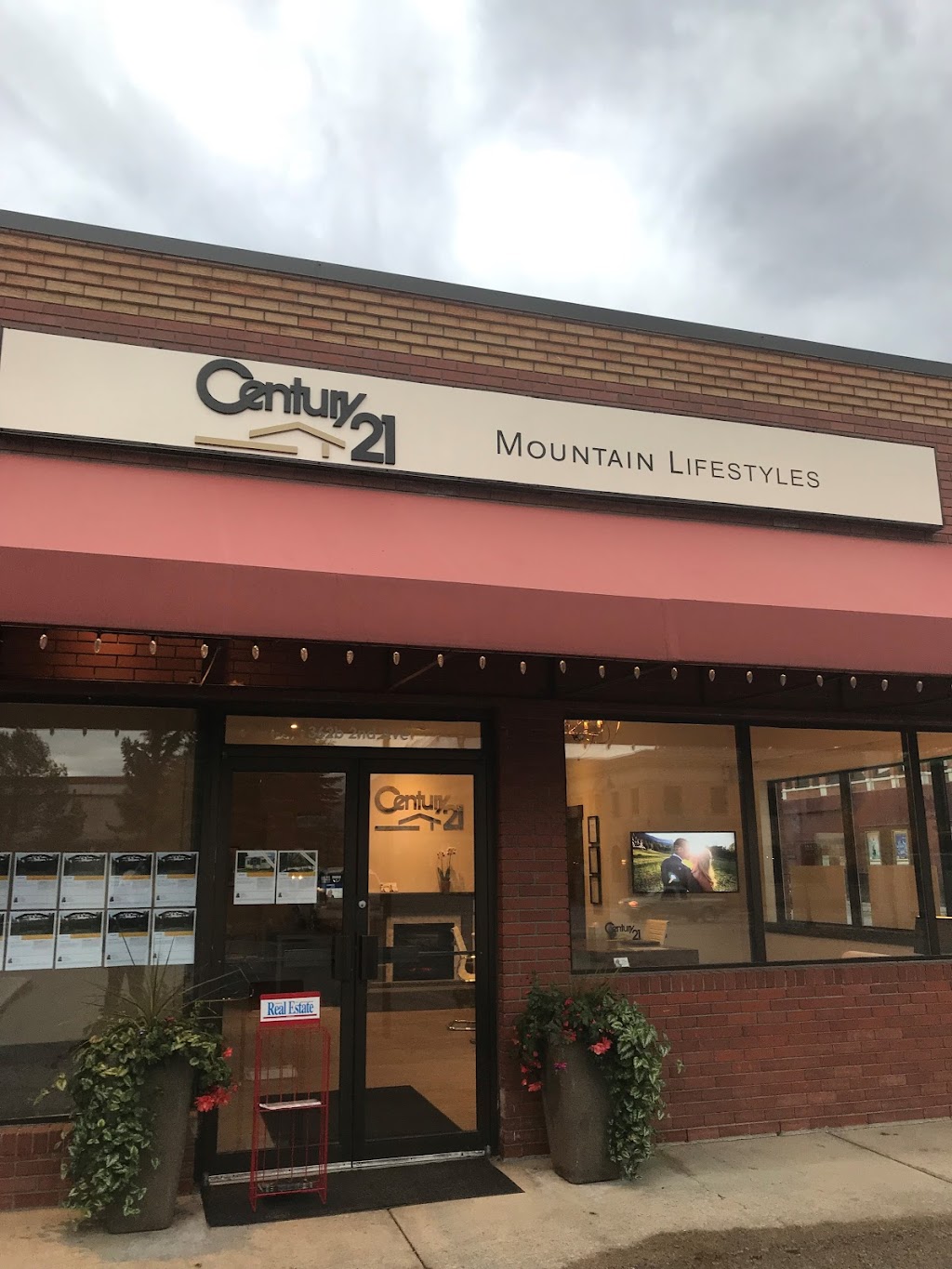 CENTURY 21 Mountain Lifestyles Inc., Fernie | Box 989, 362B 2 Ave, Fernie, BC V0B 1M0, Canada | Phone: (250) 423-2121