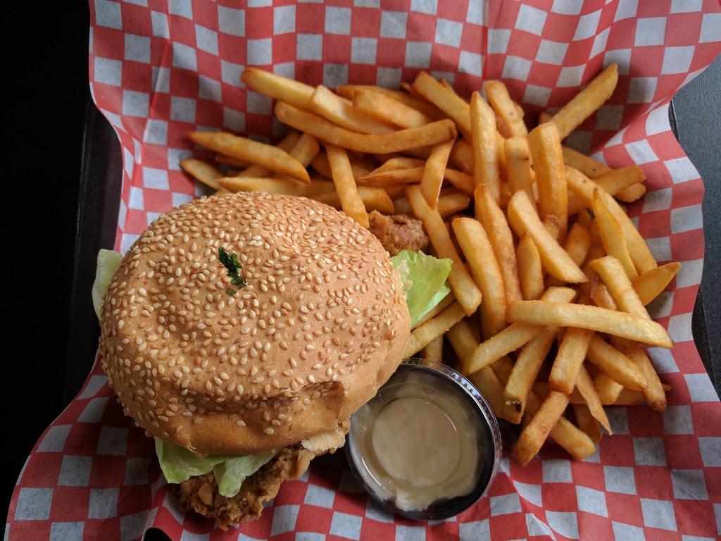 Crispys Resto Grill | 1433 Woodroffe Ave, Nepean, ON K2G 2V5, Canada | Phone: (613) 695-7575