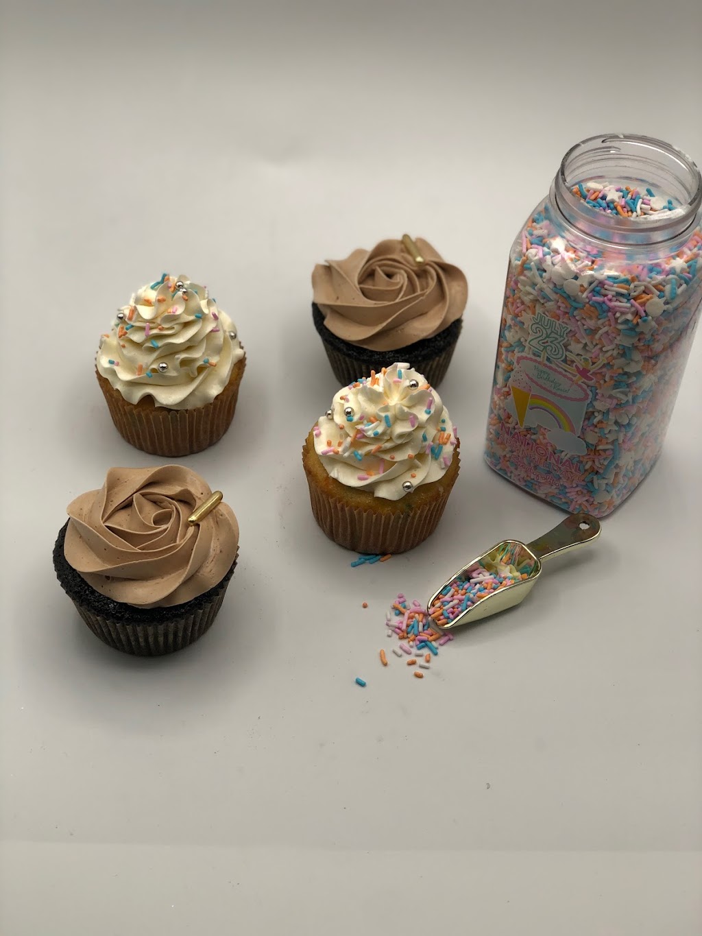 Tays Sweet Treats | 224 Coronation Rd, Whitby, ON L1P 0H7, Canada | Phone: (647) 787-6641