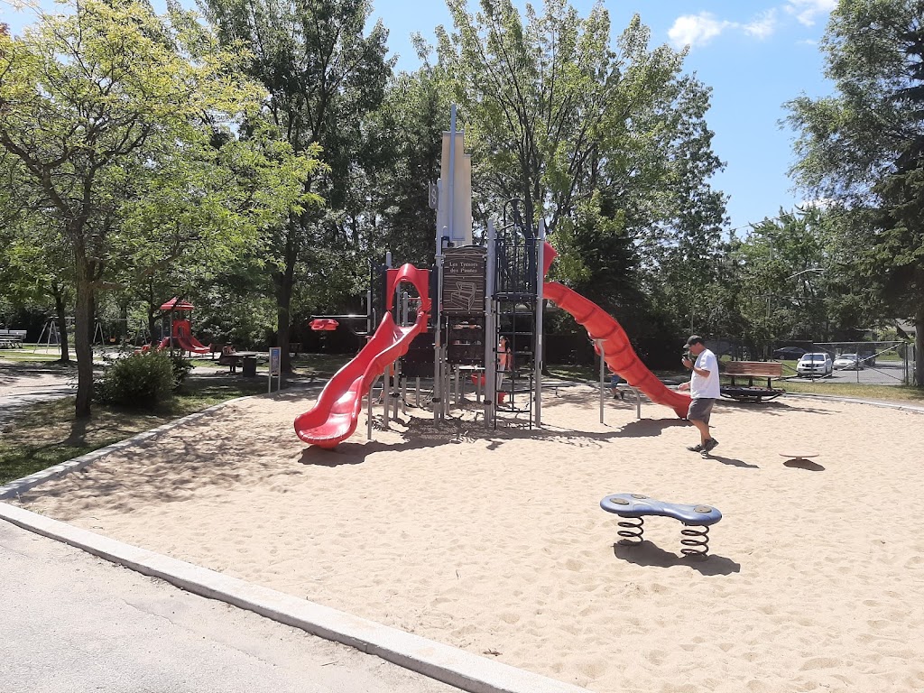 Piscine Raymond-Millar | 222 Bd du Roi-du-Nord, Laval, QC H7L 1W9, Canada | Phone: (450) 628-7009