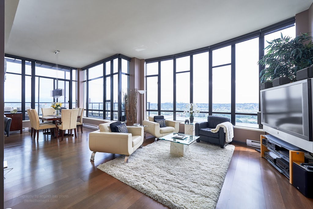 Anna Smith Realty at RE/MAX Crest Realty | 210 Salter St, New Westminster, BC V3M 0J9, Canada | Phone: (604) 505-1647