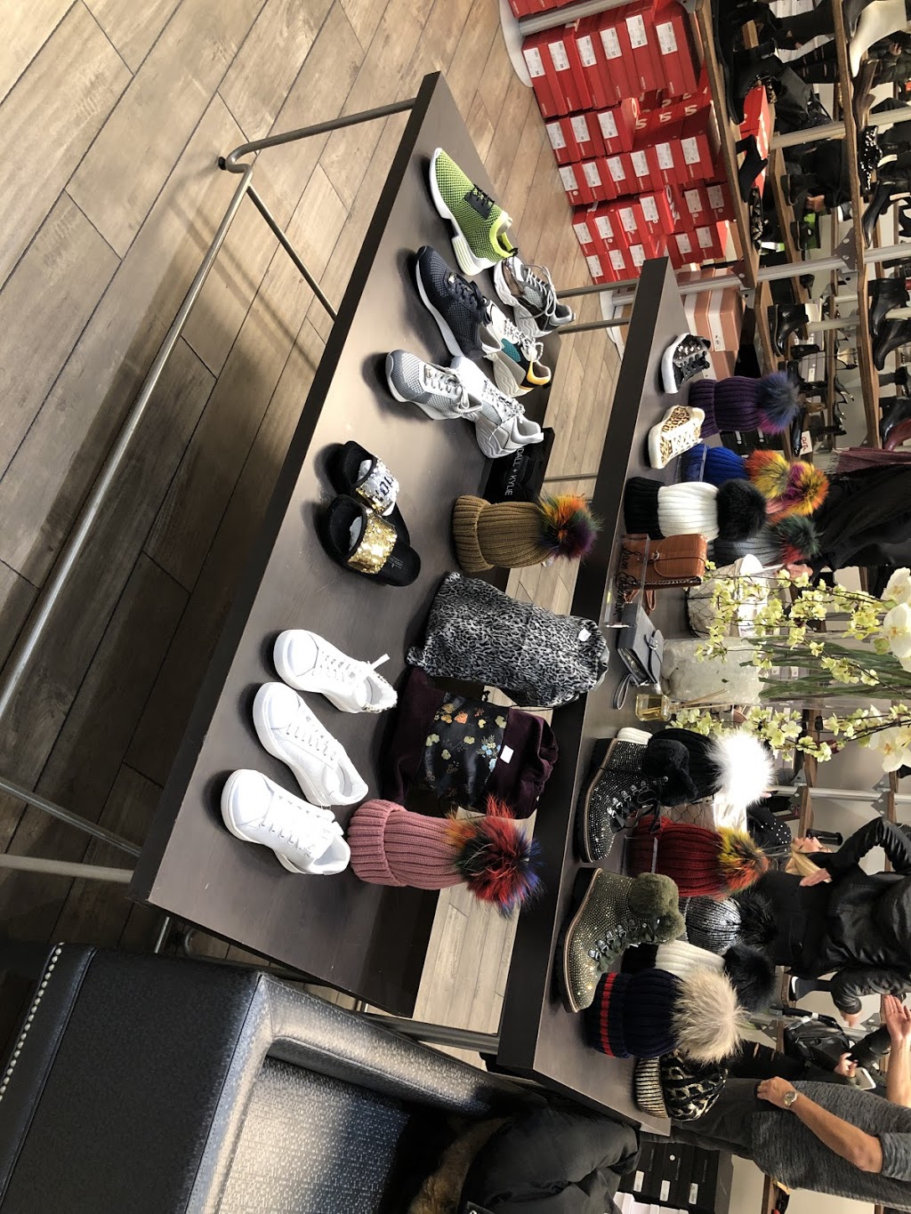 Shoe Box | 6900 Boulevard Décarie #110, Côte Saint-Luc, QC H3X 2T8, Canada | Phone: (514) 638-6088