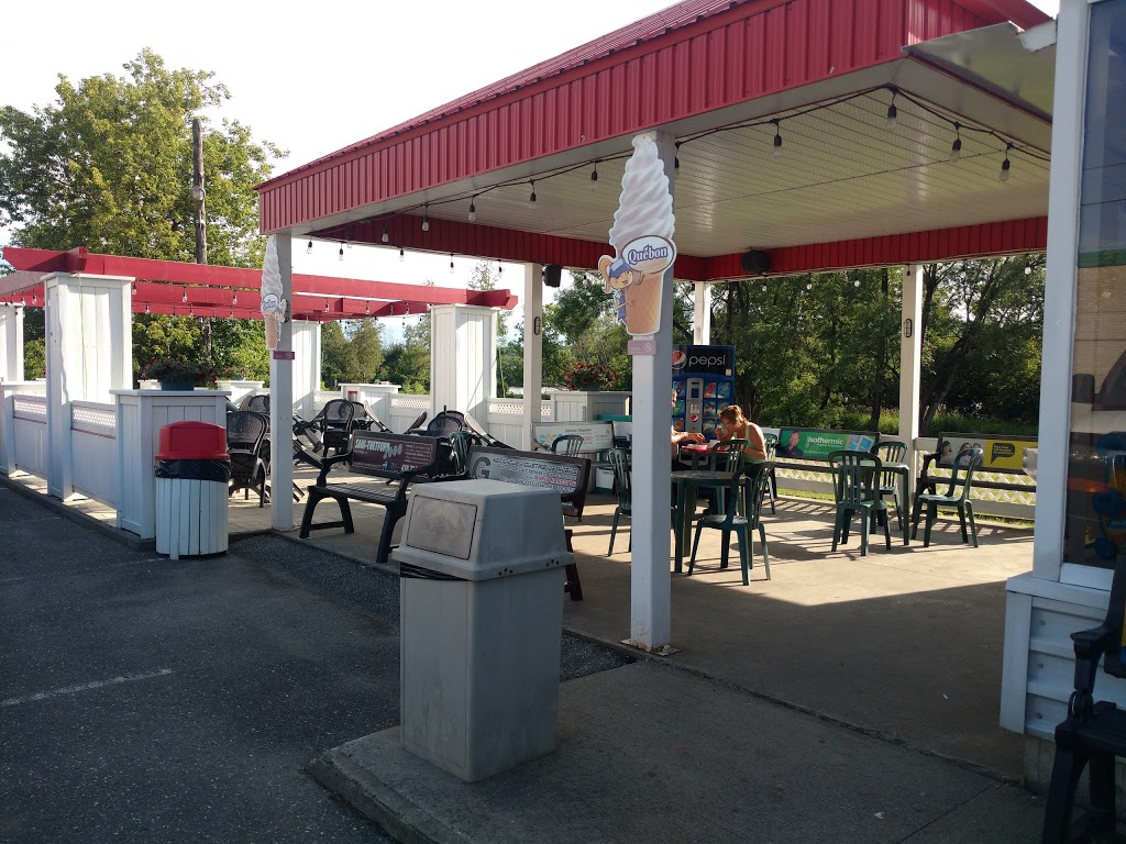 Le Mont Blanc | 735 Avenue Champlain, Disraeli, QC G0N 1E0, Canada | Phone: (418) 443-1206