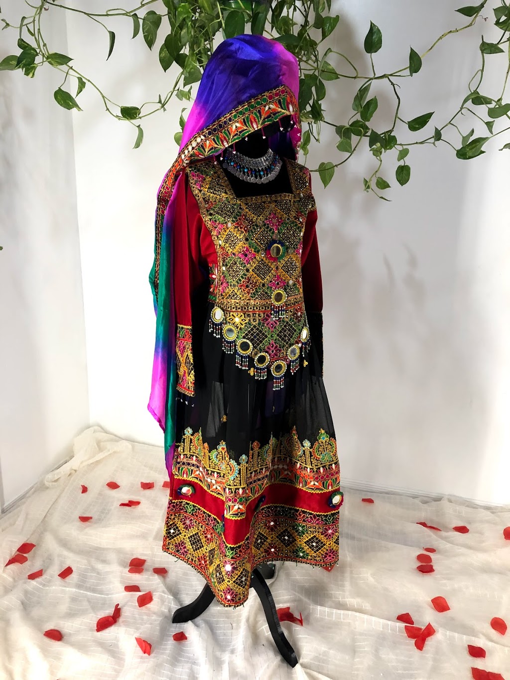 Malalai Boutique | 2301 Sheridan Garden Dr, Oakville, ON L6J 7R9, Canada | Phone: (647) 212-2525