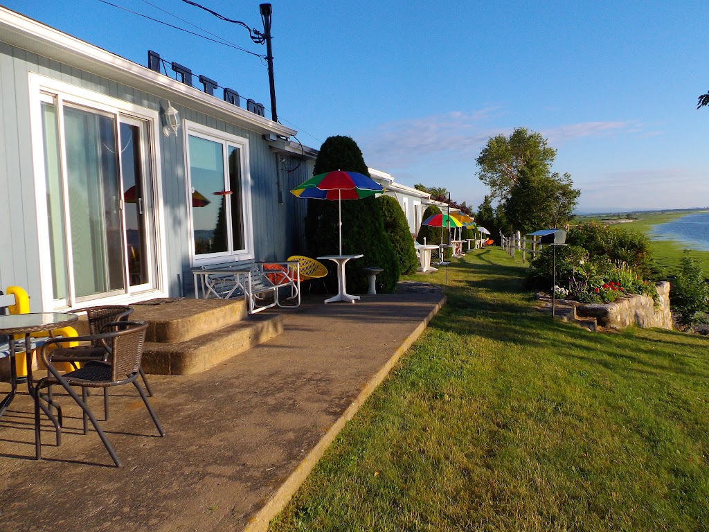 Motel Cap Blanc | 300 Av. Morel, Kamouraska, QC G0L 1M0, Canada | Phone: (418) 492-2919
