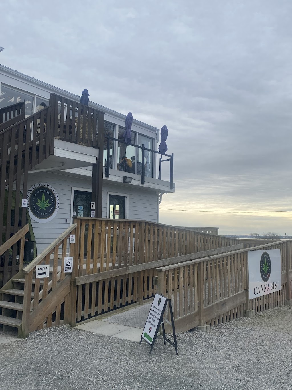 Semiahmoo Canna Store | 15782 Marine Dr #7, White Rock, BC V4B 1E6, Canada | Phone: (778) 537-1110