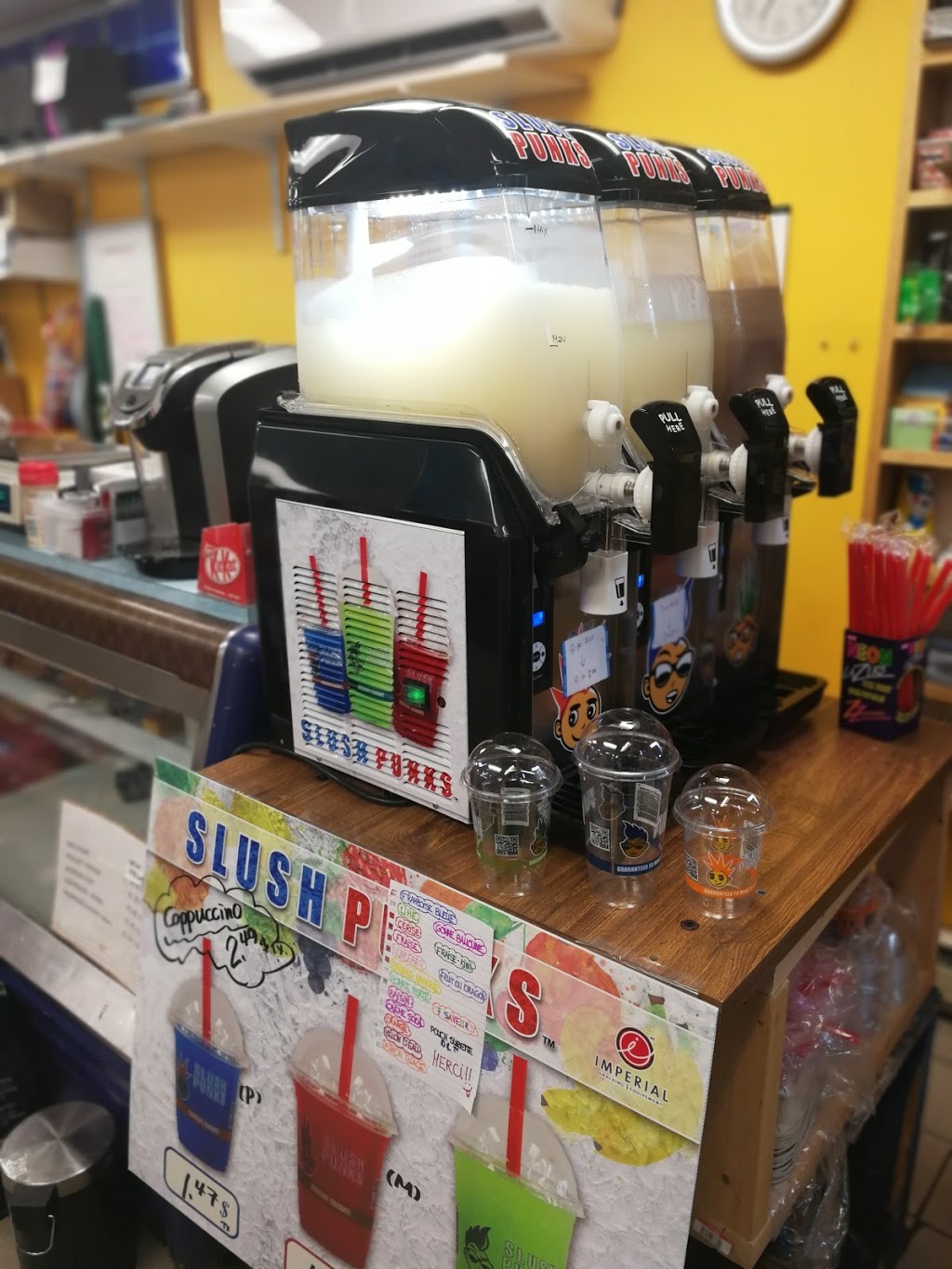 La Baie Convenience Store | 405 Rue Saint-Jean-Baptiste, Salaberry-de-Valleyfield, QC J6T 2B2, Canada | Phone: (450) 377-4220