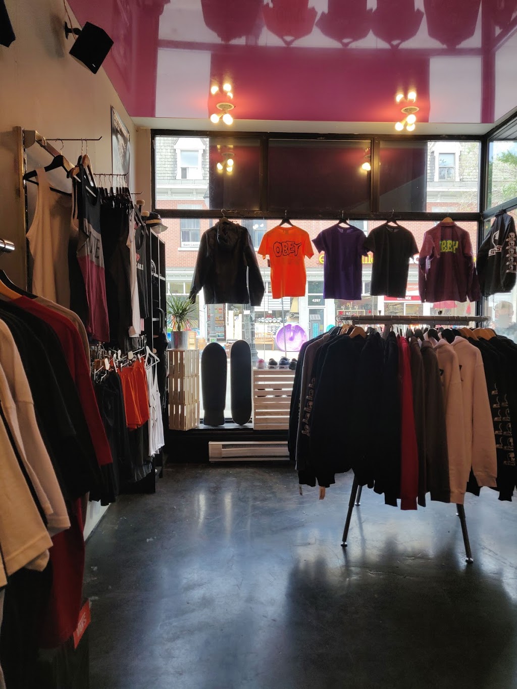 Skull Central | 4302 Boul St-Laurent, Montréal, QC H2W 1Z3, Canada | Phone: (514) 543-6969