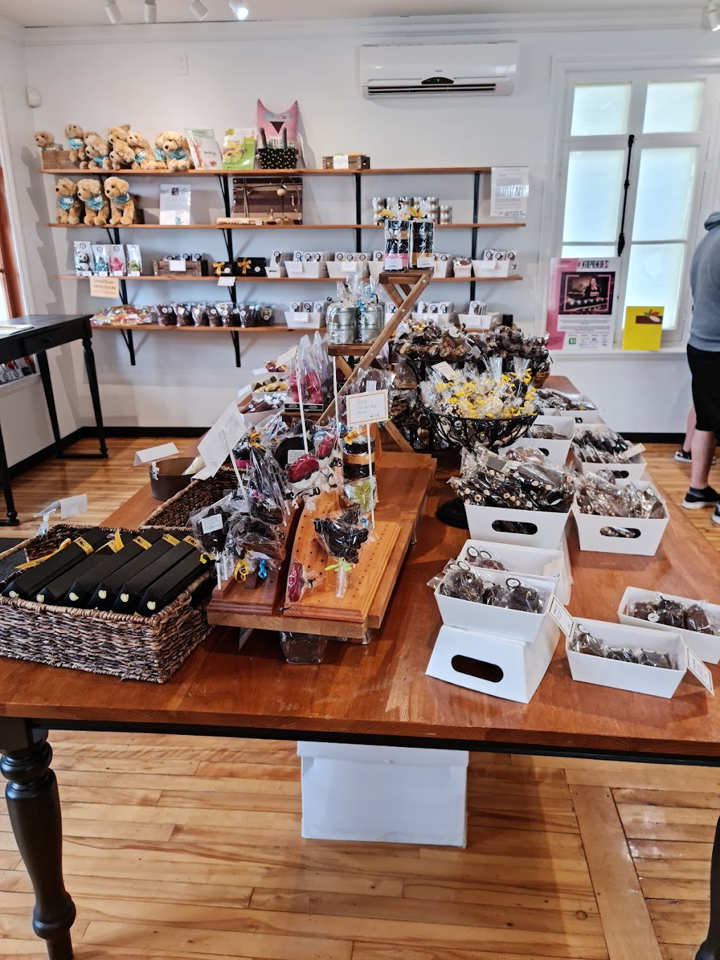FG Chocolatiers | 1634 Av. Bourgogne, Chambly, QC J3L 1Y7, Canada | Phone: (450) 447-4707