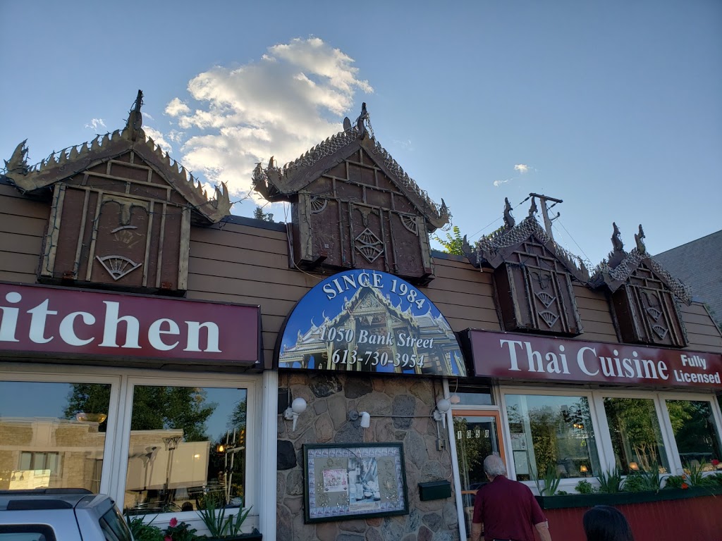 Siam Kitchen | 1050 Bank St, Ottawa, ON K1S 3X2, Canada | Phone: (613) 730-3954