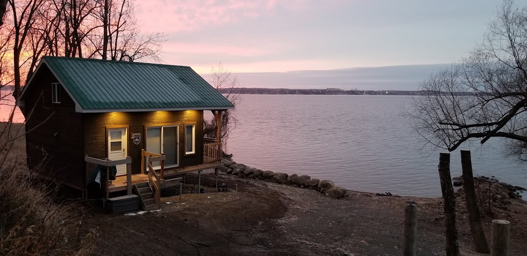 Le Petit Montebello et Maison sur la Plage | 16 Rue Mcevoy, Grenville-sur-la-Rouge, QC J0V 1B0, Canada | Phone: (819) 800-1577
