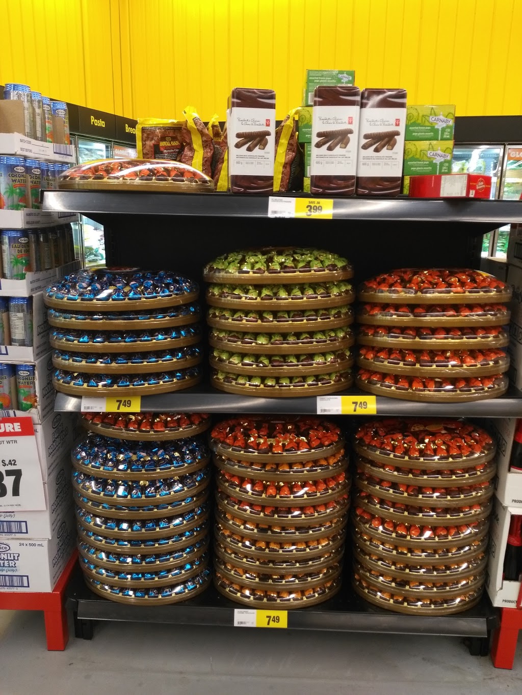 Rockys No Frills | 70 Clementine Dr, Brampton, ON L6Y 0L8, Canada | Phone: (866) 987-6453
