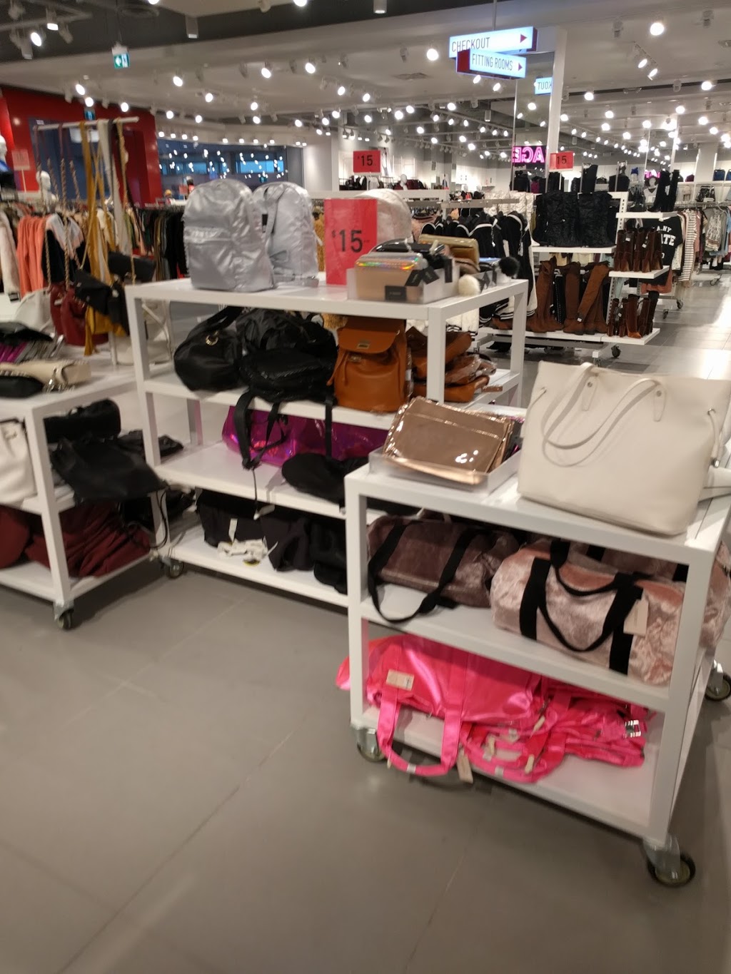 Forever 21 | Anchor M, 5000 Canoe Pass Way, Tsawwassen, BC V4M 0B3, Canada | Phone: (604) 948-2513
