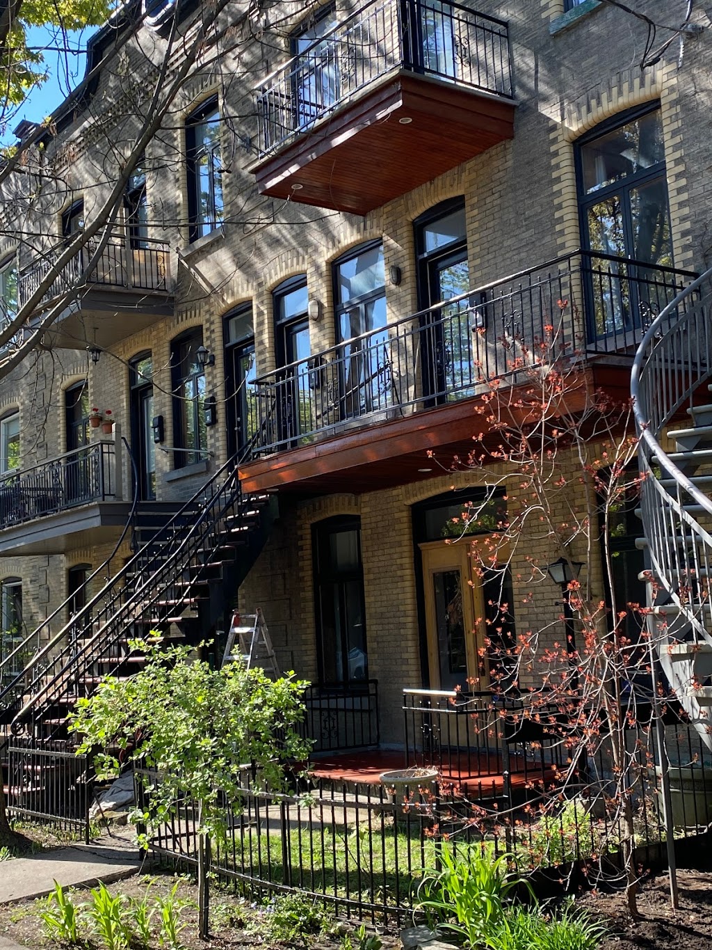 Laura Peintre en bâtiment | 3830 Carr Bernard, Boisbriand, QC J7H 1K9, Canada | Phone: (514) 966-3665