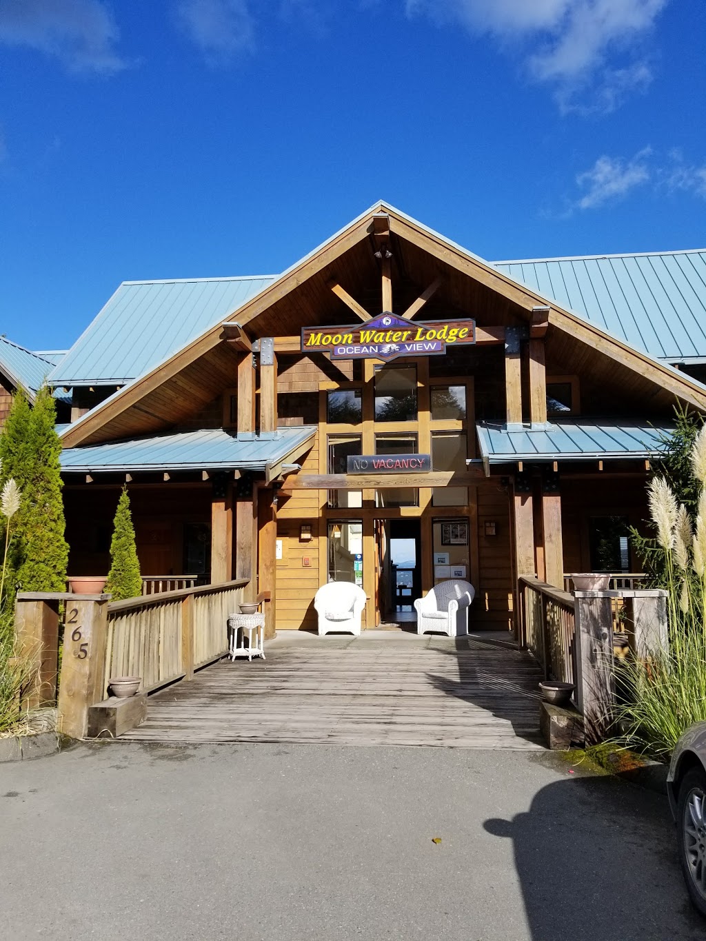 Moon Water Lodge | 265 Trans-Canada Hwy, Malahat, BC V0R 2L0, Canada | Phone: (778) 432-3123