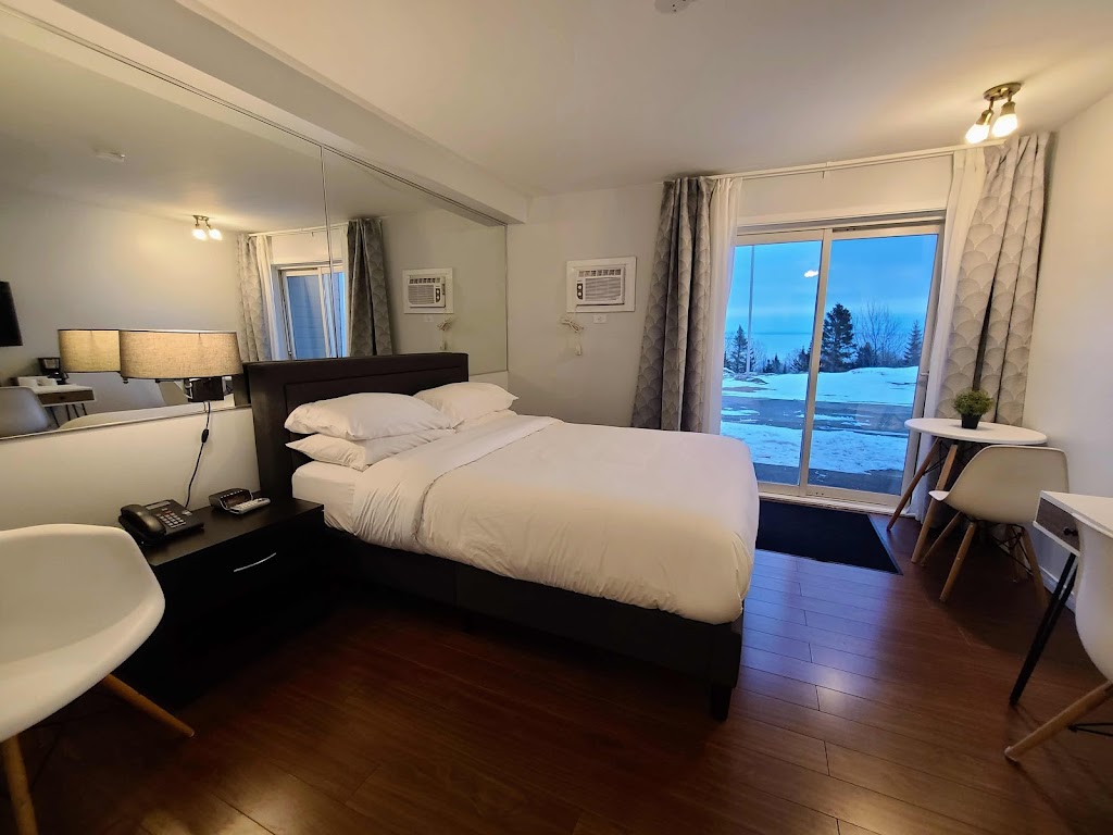 Motel lHorizon | 777 Rue St Laurent, Saint-Siméon, QC G0T 1X0, Canada | Phone: (418) 638-2448
