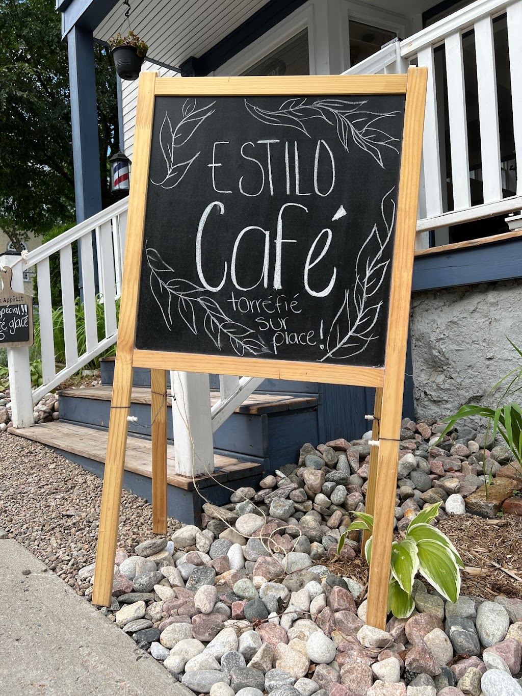 Café Trait-Carré | 7930 1re Av., Québec, QC G1H 2Y4, Canada | Phone: (418) 204-0777