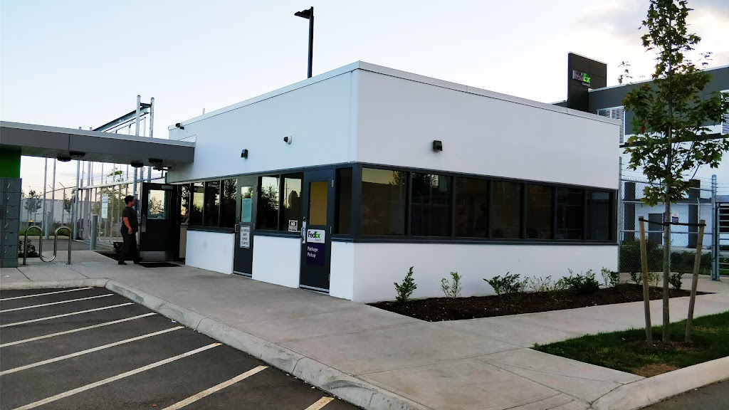 FedEx Ground Terminal | 6849 72 St, Delta, BC V4G 1M5, Canada | Phone: (800) 463-3339