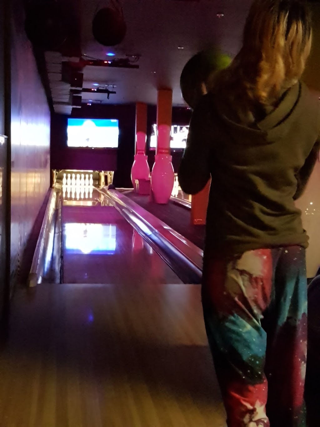 Pinheads Bowling | 30 Monashee Rd, Vernon, BC V1B 3M1, Canada | Phone: (778) 475-2695