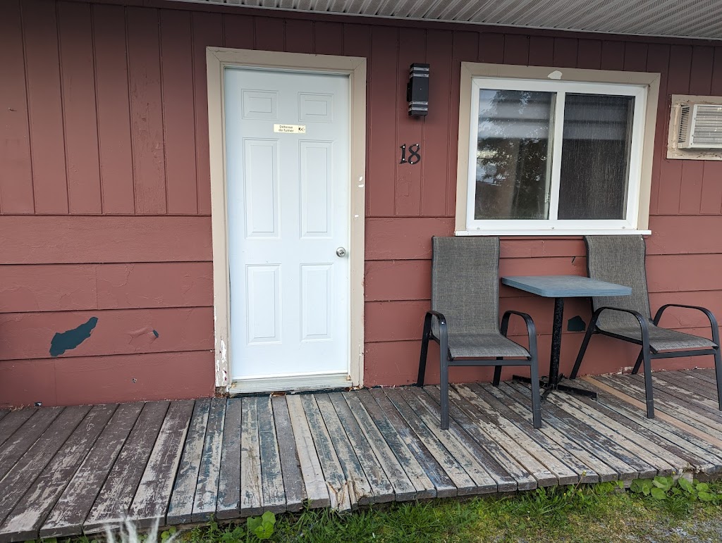 Motel Rivière-Trois Pistoles Inc | 141 QC-132, Trois-Pistoles, QC G0L 4K0, Canada | Phone: (418) 851-4178