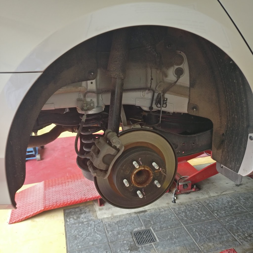 Mr. Lube + Tires | 490 Dundas St W, Oakville, ON L6H 6Y3, Canada | Phone: (905) 257-8353