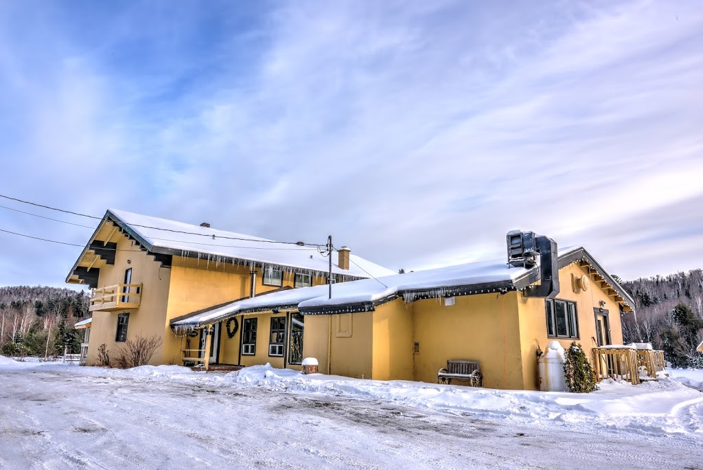 Lucerne sur le lac | 2469 Chemin Pierre Péladeau, Sainte-Adèle, QC J8B 1Z7, Canada | Phone: (514) 572-7249