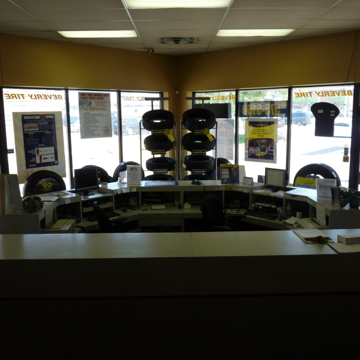 Beverly Tire & Auto | 1004 Upper Wentworth St, Hamilton, ON L9A 5E9, Canada | Phone: (905) 575-5160