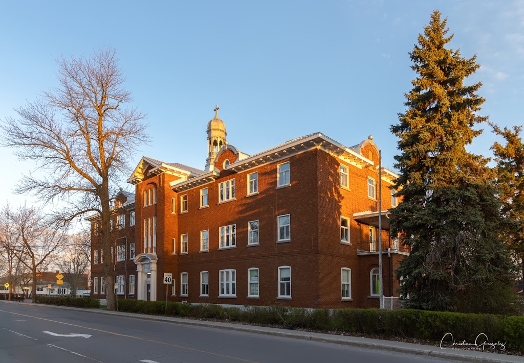 Multi-Centre Saint-Charles | 418 Av. Saint-Charles, Vaudreuil-Dorion, QC J7V 2N1, Canada | Phone: (450) 424-1757
