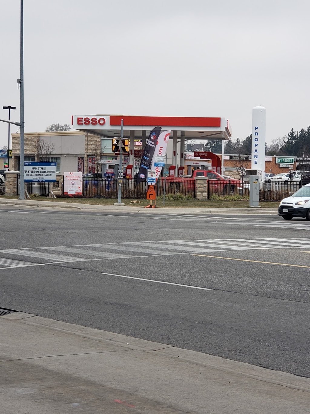Esso | 176 Main St S, Brampton, ON L6W 2C9, Canada | Phone: (905) 455-4800