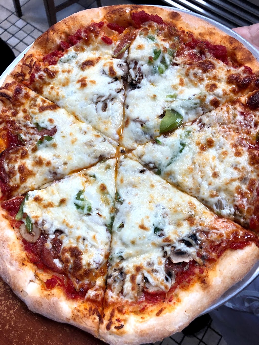 Mammas Restaurant Pizzeria | 1805 Avenue OBrien, Saint-Laurent, QC H4L 3W6, Canada | Phone: (514) 334-1579