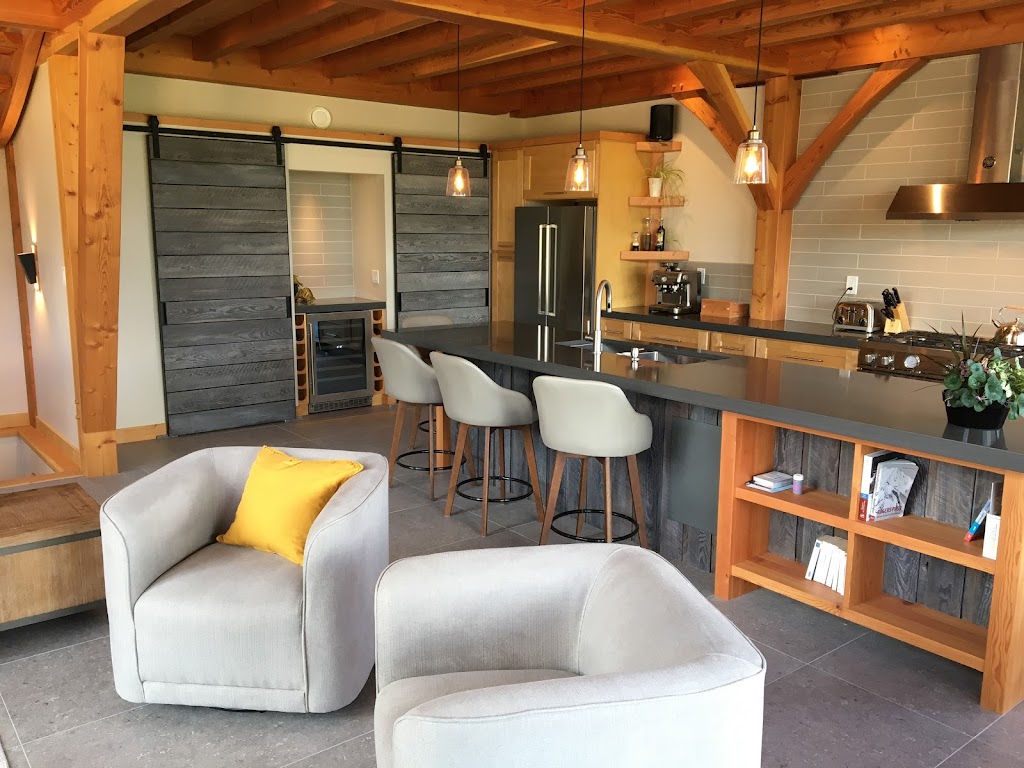 Pillows Lodge | 1917 Mount McPherson Dr, Revelstoke, BC V0E 2S0, Canada | Phone: (250) 814-3934