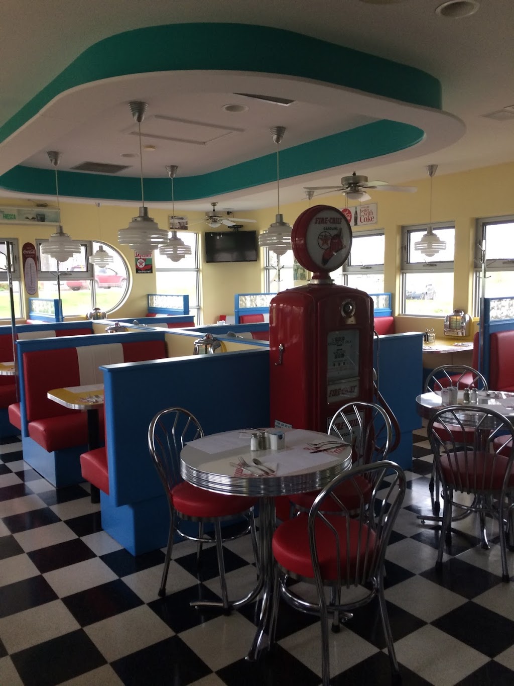 Starlite Diner and Dairy Bar | 810 Water St E, Summerside, PE C1N 4J6, Canada | Phone: (902) 436-9075